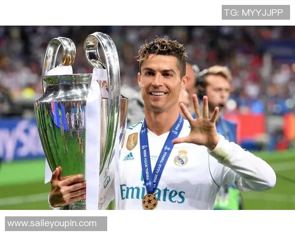 C罗化身足球明星装老头展现幽默风采引发球迷热议